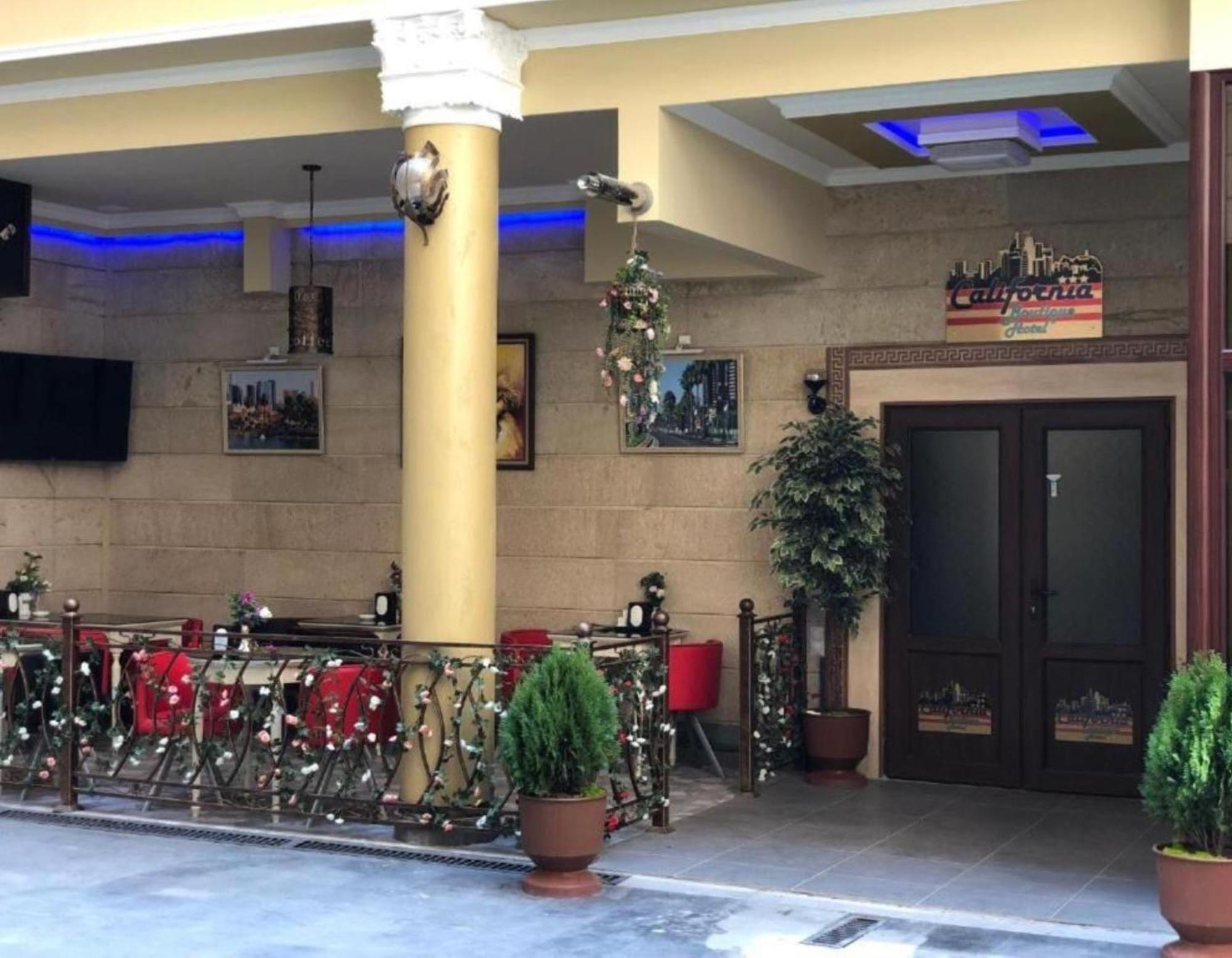 Hotel California Boutique Erévan Extérieur photo