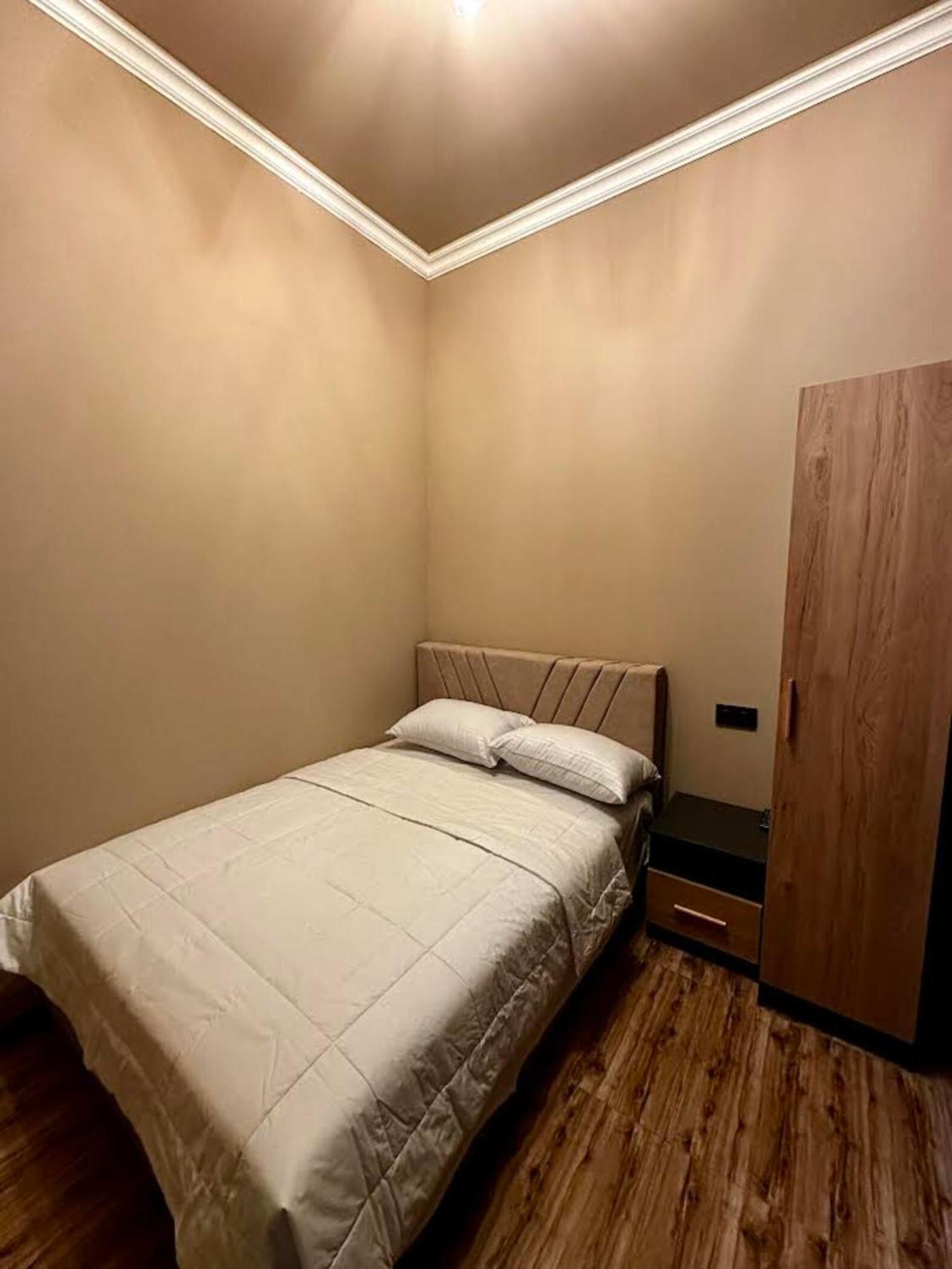 Hotel California Boutique Erévan Chambre photo